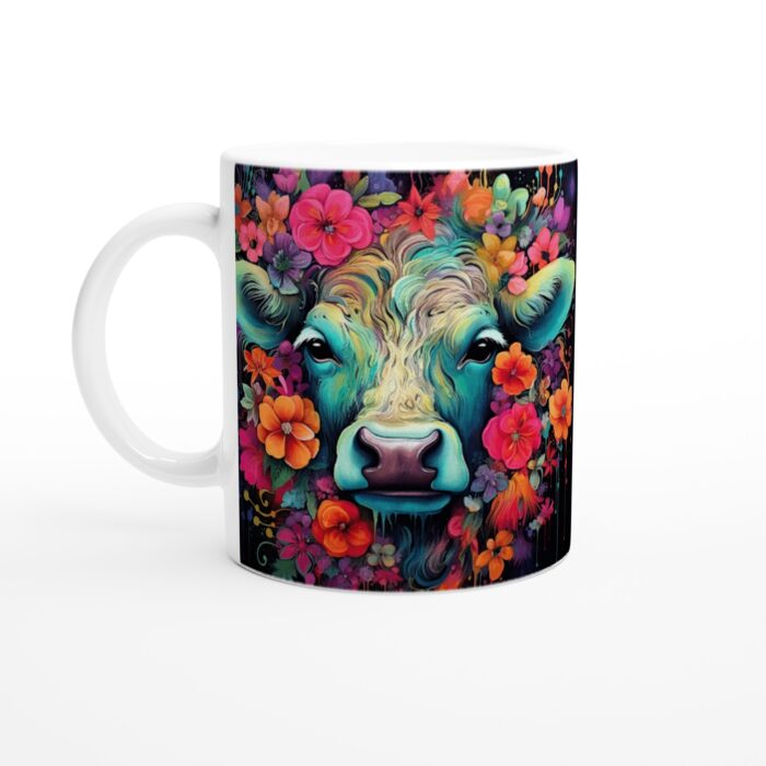 Färgsprakande Blomsterko – Keramisk Mugg med Konstnärlig Design