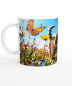 Katt i Sommaräng Mugg - Vit 11oz Keramisk Kaffemugg med Lekfullt Motiv