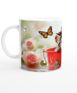 Söt kattunge i hatt Keramisk Mugg - Drömsk Design med Fjärilar och Rosor