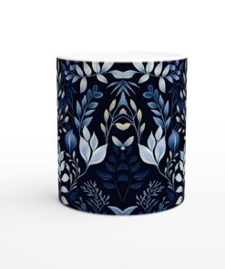 Nattblommande Förtrollning: 11oz Keramisk Mugg med Eleganta Blå Botaniska Mönster