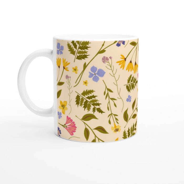 Keramisk mugg – Blomsteräng: Levande design, perfekt för vardagslyx